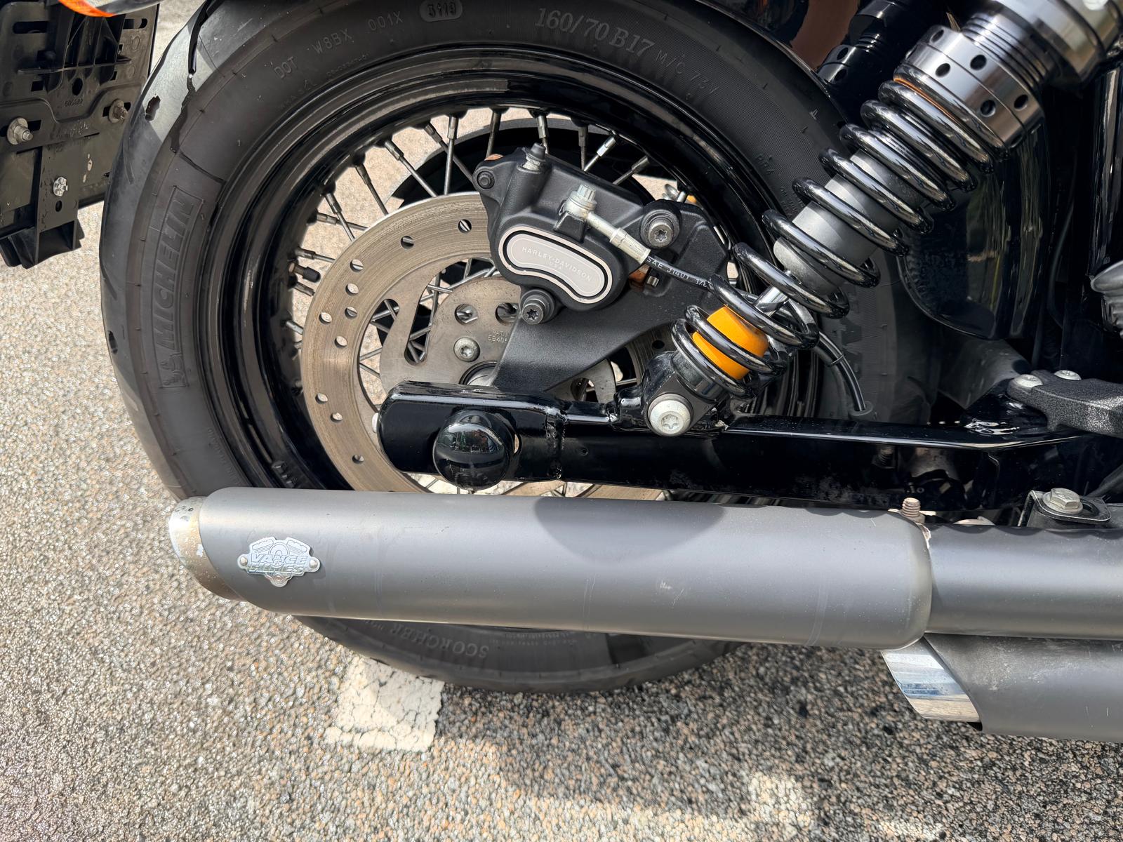 STREET BOB foto 7
