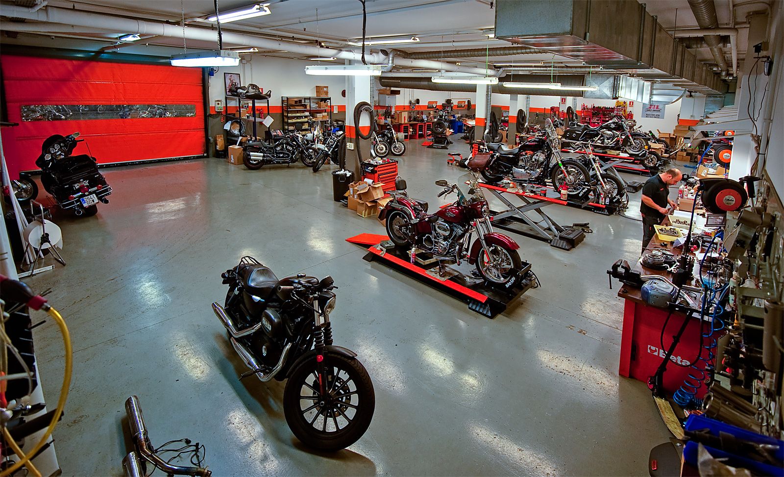 Taller oficial Harley-Davidson Barcelona — vista general 1.000 m²